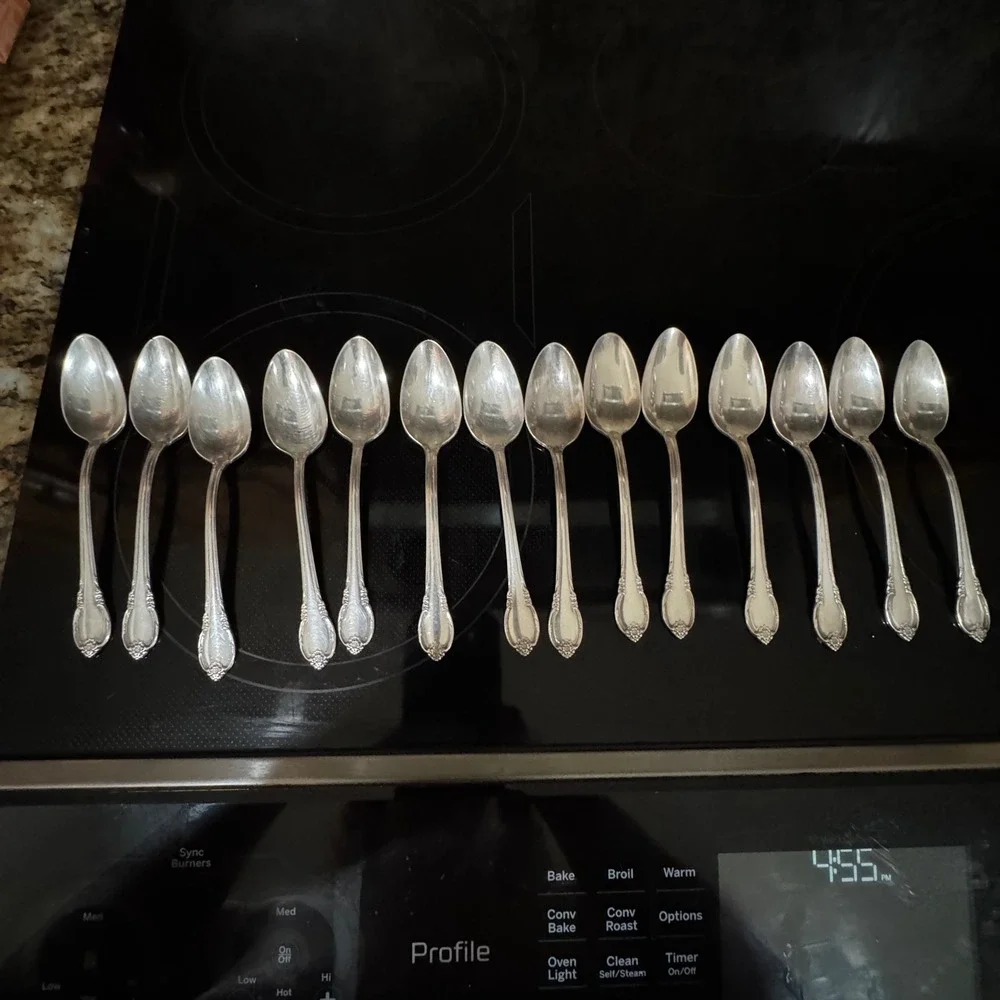 14pc 1847 Rogers Bros Remembrance Silverplate Teaspoons Vintage IS Floral Set